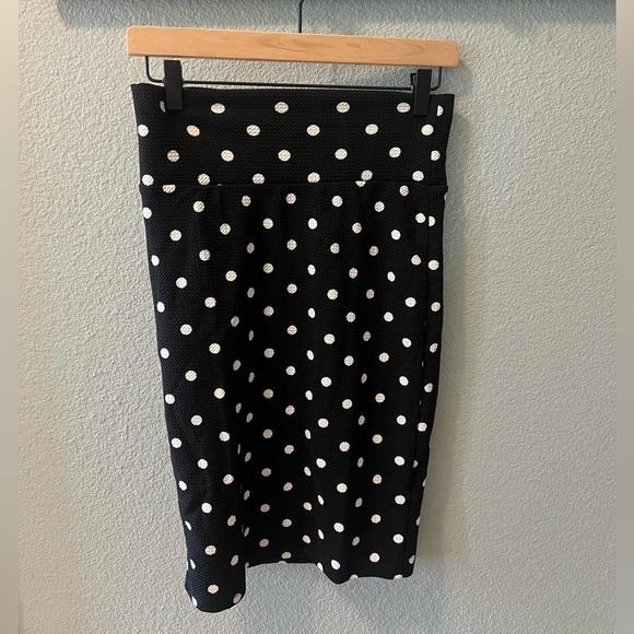 LuLaRoe Dresses & Skirts - LulaRoe black & white polka dot skirt xsmall.